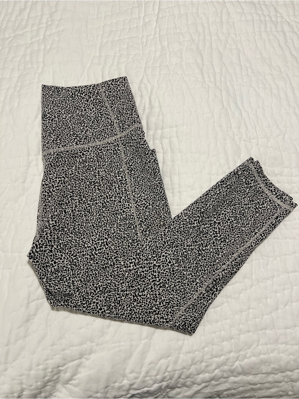 Athleta Salutation Stash Pocket Tight Leopard Print Leggings - Black & White
